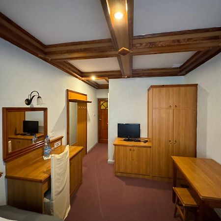 Hotel Victoria Łubowo Extérieur photo