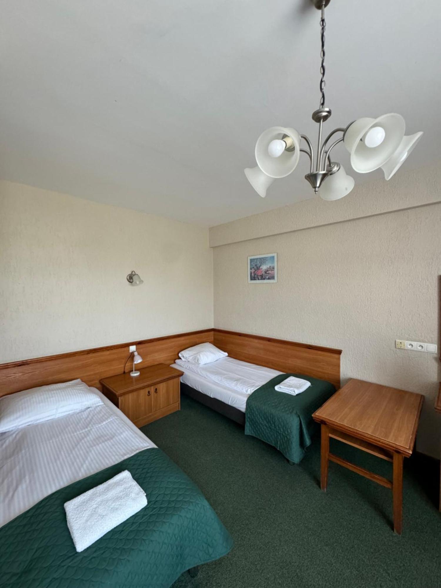 Hotel Victoria Łubowo Extérieur photo