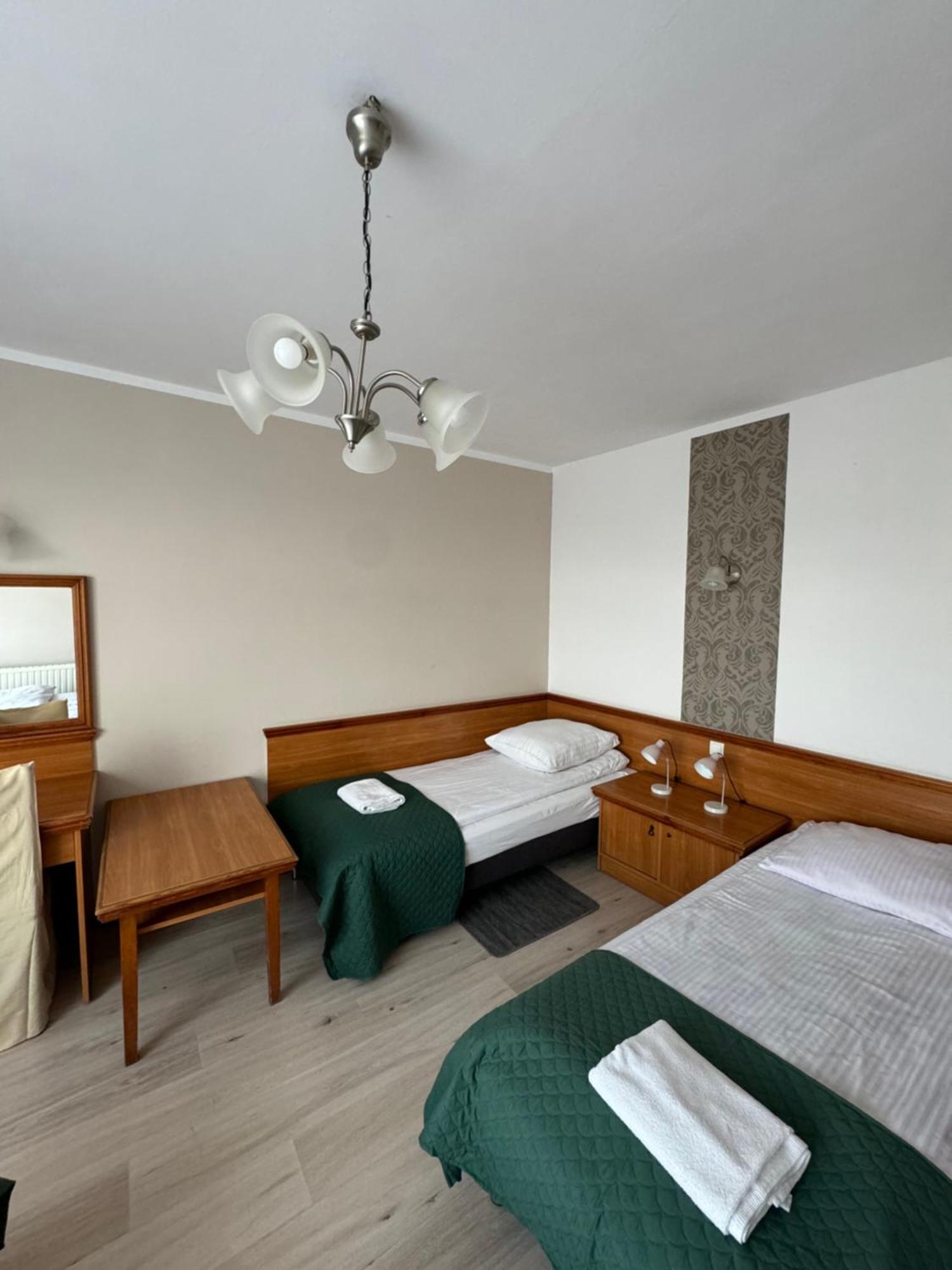 Hotel Victoria Łubowo Extérieur photo