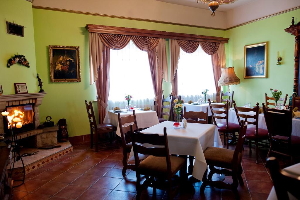 Hotel Victoria Łubowo Extérieur photo