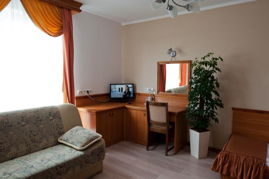 Hotel Victoria Łubowo Extérieur photo