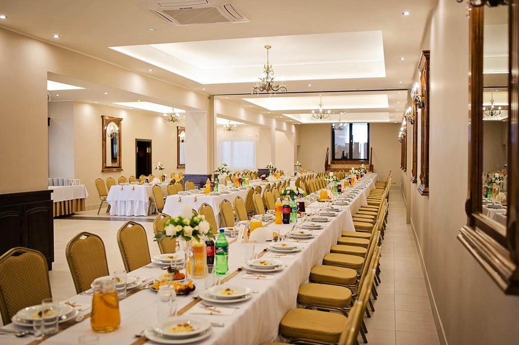 Hotel Victoria Łubowo Extérieur photo