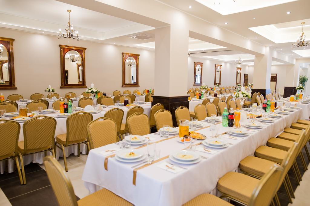 Hotel Victoria Łubowo Extérieur photo